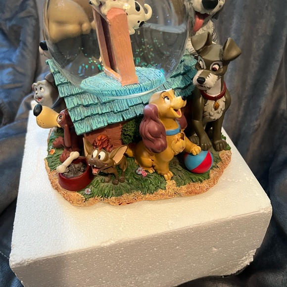 Vintage Disney dogs music box globe - Picture 3 of 9